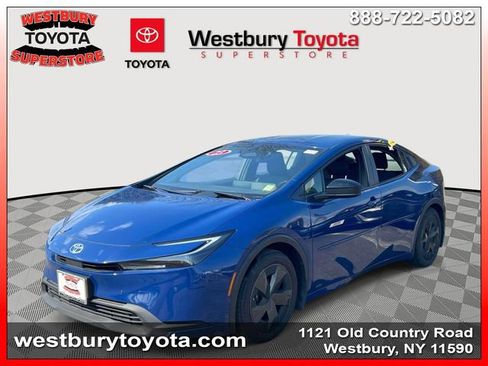 Used 2023 Toyota Prius LE image 5