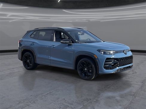 New 2026 Volkswagen Tiguan SE R-Line image 2