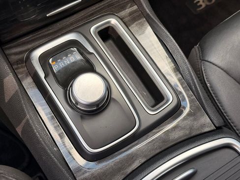 Used 2015 Chrysler 300 Limited w/ 300 Premium Group RWD image 42