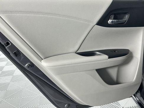 Used 2017 Honda Accord EX-L image 30