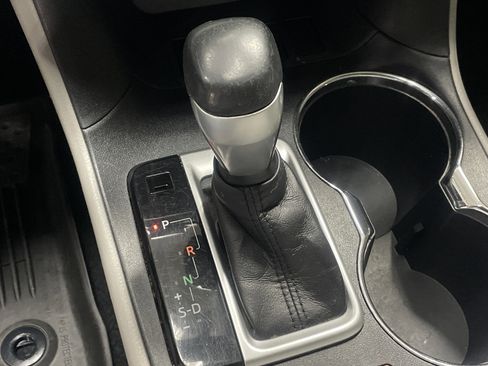 Used 2016 Toyota Highlander Limited FWD image 26