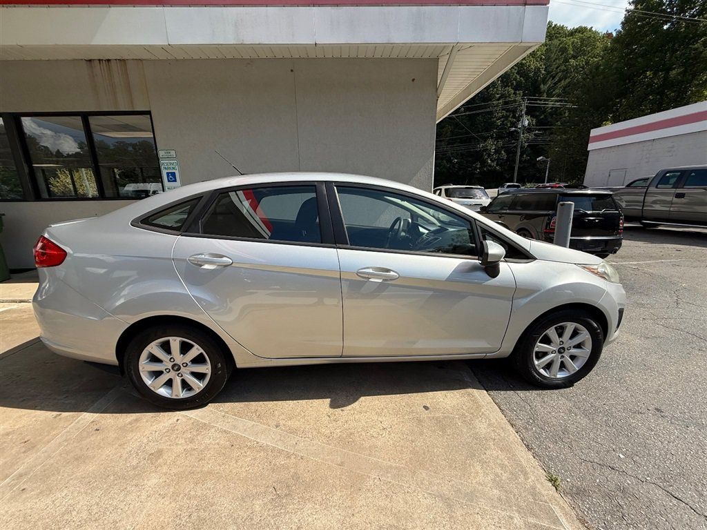 Used 2011 Ford Fiesta SE w/ 202A Rapid Spec Order Code FWD image 2