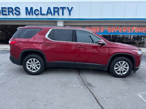 Used 2021 Chevrolet Traverse LT image 3