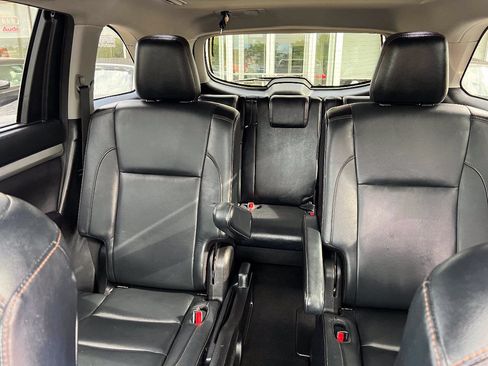 Used 2017 Toyota Highlander XLE w/ Carpet Mat Package AWD/4WD image 26