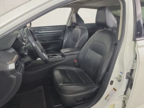 Used 2019 Nissan Altima 2.5 Platinum FWD image 16