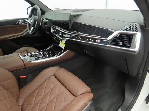 New 2026 BMW X5 sDrive40i image 16