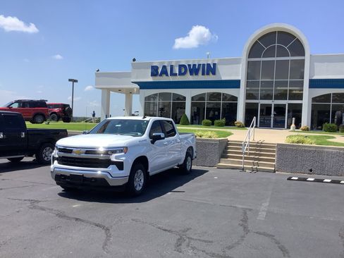Used 2025 Chevrolet Silverado 1500 LT image 3