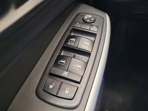 Used 2018 Jeep Cherokee Latitude Plus w/ Comfort/Convenience Group AWD/4WD image 27