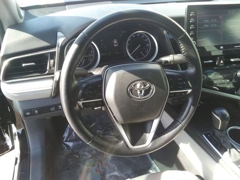 Used 2022 Toyota Camry XLE w/ Navigation Upgrade Package image 12