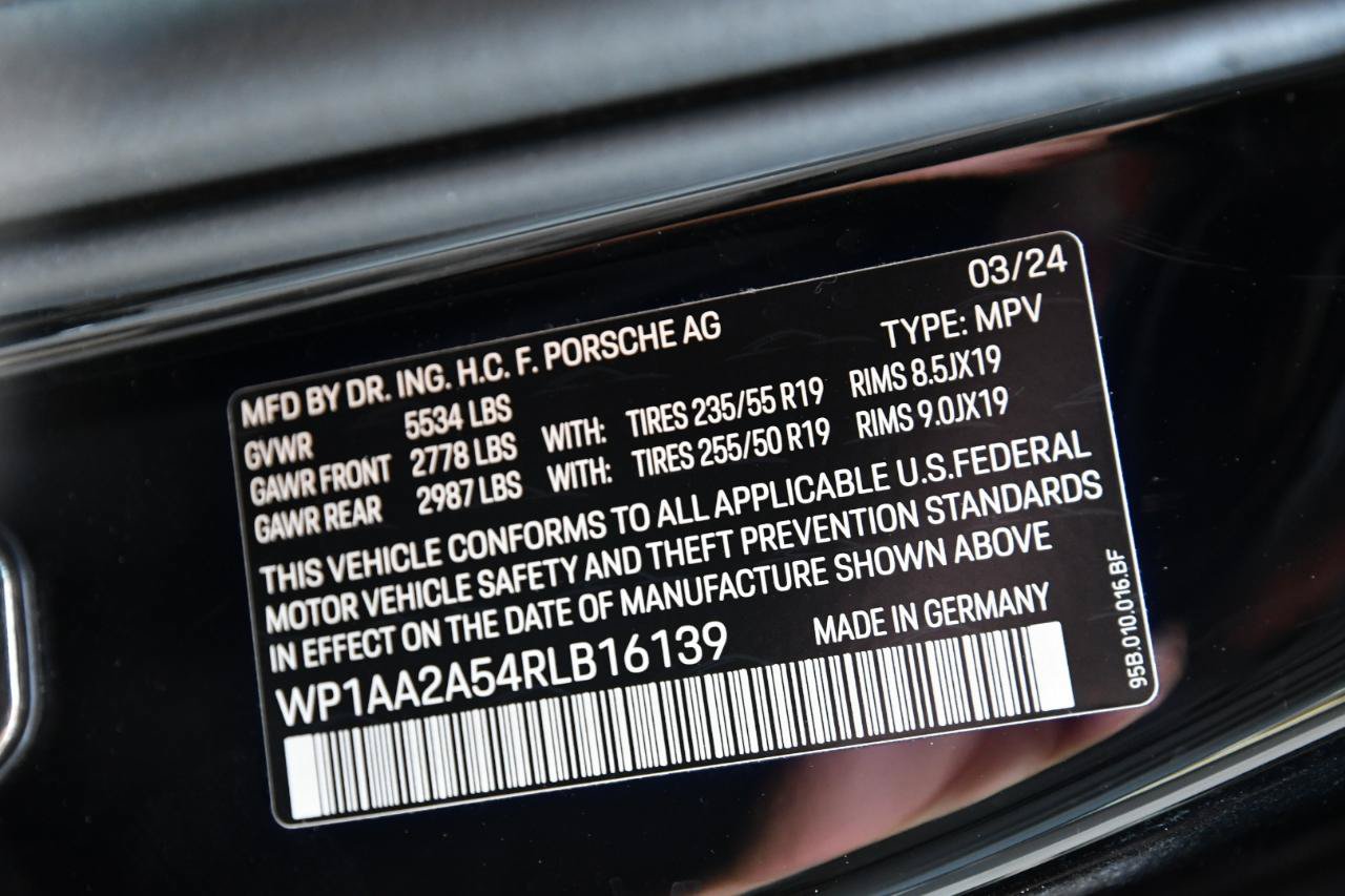 Used 2024 Porsche Macan AWD/4WD image 31