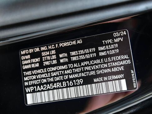 Used 2024 Porsche Macan AWD/4WD image 31