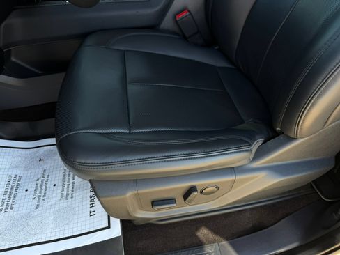 Used 2023 Ford Expedition XLT RWD image 12
