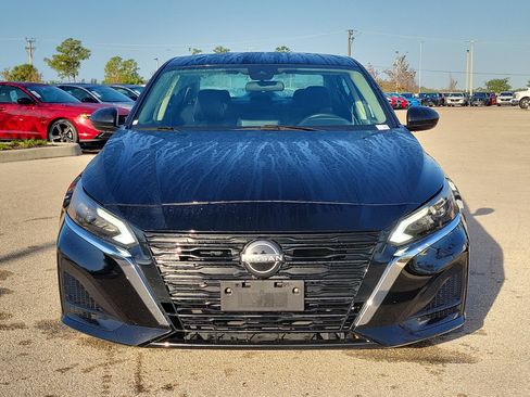 Used 2024 Nissan Altima 2.5 SV image 2
