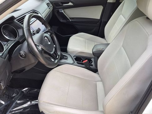 Used 2020 Volkswagen Tiguan SE w/ Panoramic Sunroof Package FWD image 12