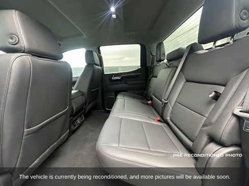 Used 2025 GMC Sierra 1500 SLT image 12