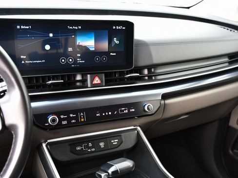 Used 2025 Kia Carnival FWD image 23