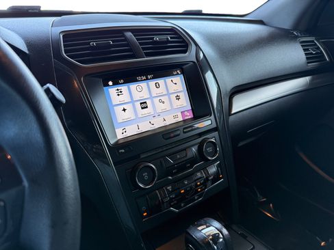 Used 2018 Ford Explorer XLT FWD image 15
