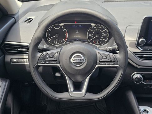Used 2022 Nissan Altima 2.5 SV FWD image 14