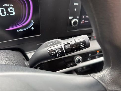 Used 2025 Kia Sportage LX image 21