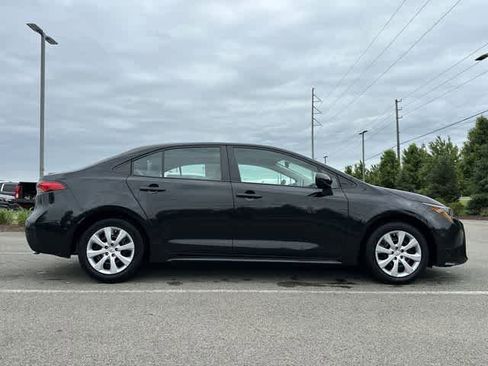 Used 2021 Toyota Corolla LE FWD image 3