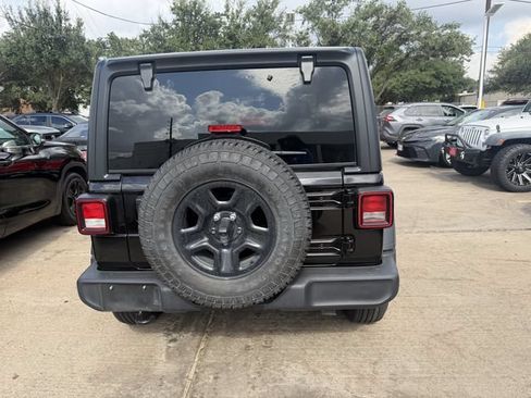 Used 2025 Jeep Wrangler Sport AWD/4WD image 6