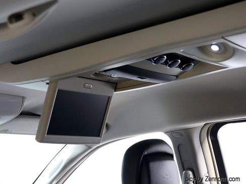 Used 2015 Chrysler Town & Country Touring FWD image 16