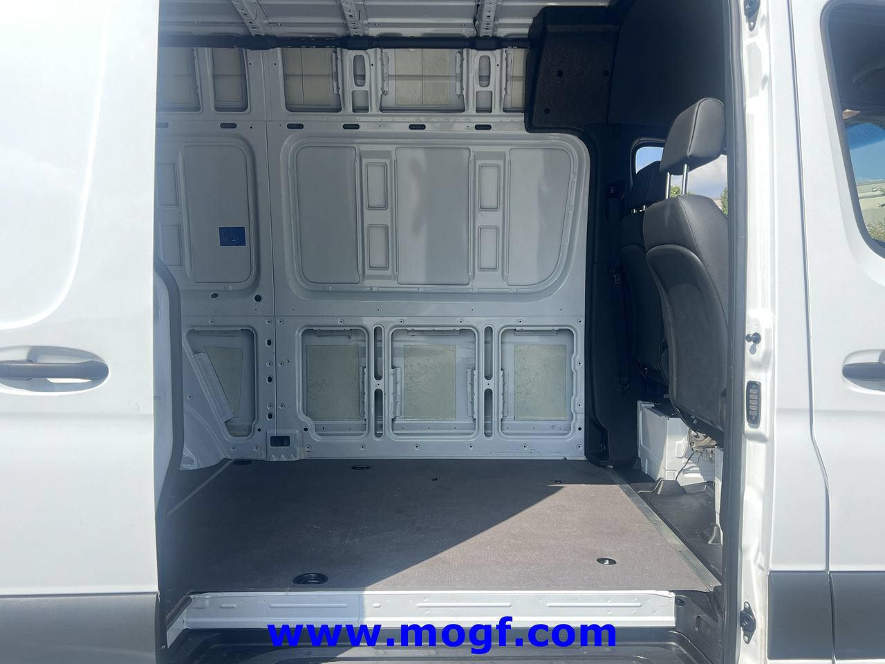 Used 2025 Mercedes-Benz Sprinter 2500 image 19