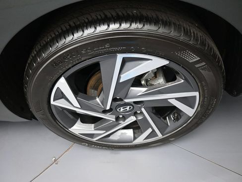 Certified 2024 Hyundai Elantra SEL w/ Convenience Package FWD image 15