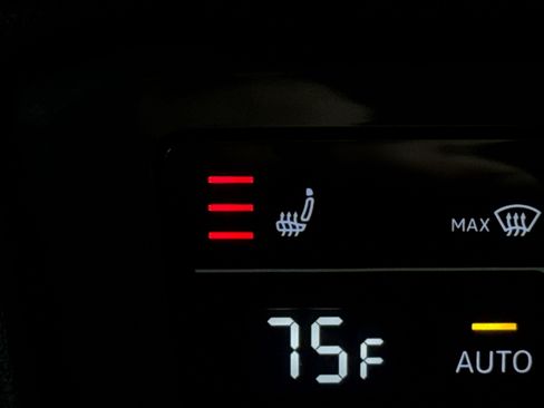 Used 2022 Volkswagen Tiguan SE image 19