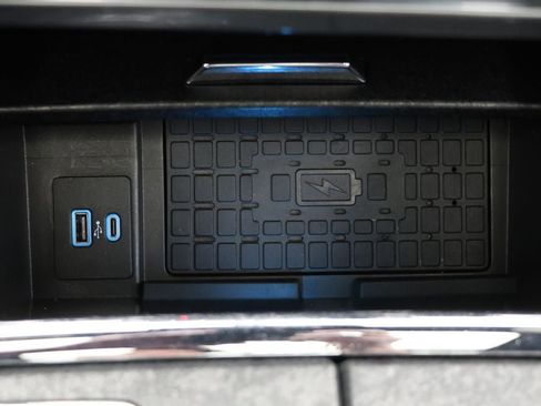 Used 2022 Ford Expedition Limited image 32