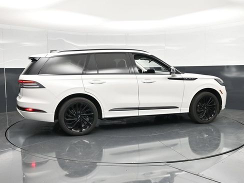 Used 2025 Lincoln Aviator Reserve w/ Equipment Group 201A AWD/4WD image 2