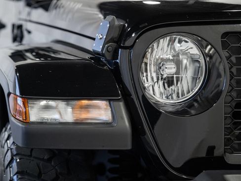 Used 2023 Jeep Gladiator Sport AWD/4WD image 10