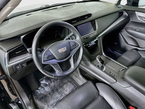 Used 2017 Cadillac XT5 Luxury w/ Driver Awareness Package AWD/4WD image 2
