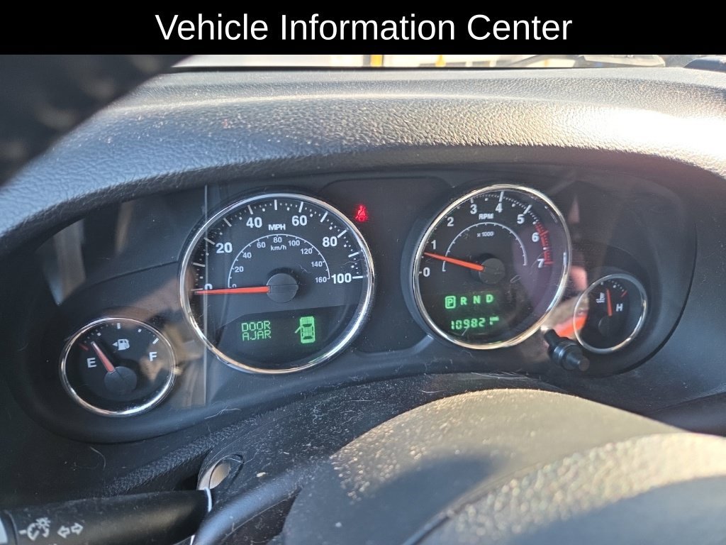 Used 2015 Jeep Wrangler Unlimited Sahara w/ Connectivity Group AWD/4WD image 12