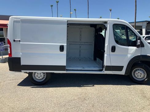 Used 2025 RAM ProMaster 2500 w/ Convenience Group FWD image 5