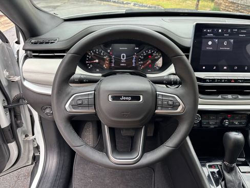 Used 2025 Jeep Compass Limited AWD/4WD image 28