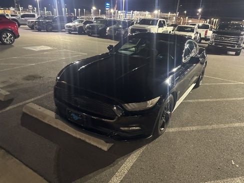 Used 2015 Ford Mustang Coupe image 2