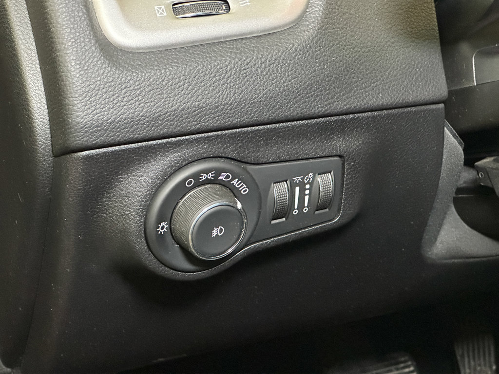Used 2019 Jeep Compass Latitude w/ Popular Equipment Group AWD/4WD image 19