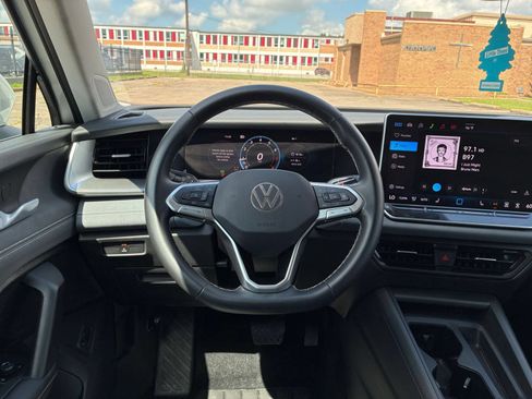 Used 2026 Volkswagen Tiguan SE FWD image 31