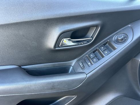 Used 2020 Chevrolet Trax LS w/ Tint and Cruise Package image 10