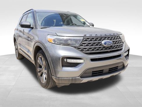 Used 2023 Ford Explorer XLT w/ Equipment Group 202A AWD/4WD image 14