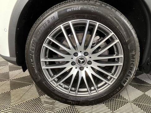 Used 2025 Mercedes-Benz GLC 300 4MATIC image 14