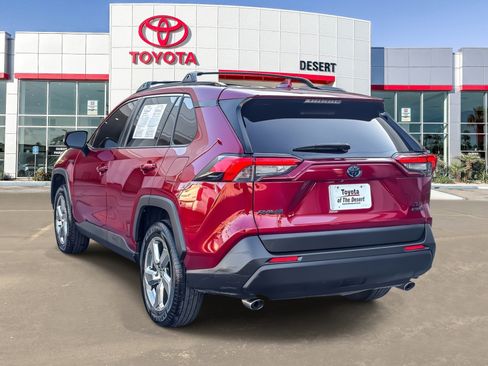 Used 2021 Toyota RAV4 XLE Premium AWD/4WD image 5