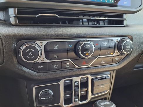 Used 2025 Jeep Wrangler Unlimited Sport AWD/4WD image 9