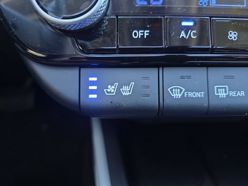 Used 2025 Hyundai Elantra Limited image 24