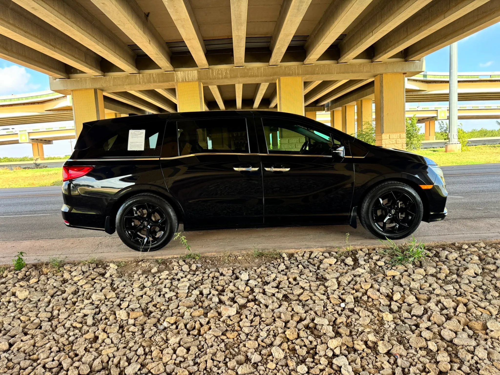 Used 2019 Honda Odyssey Elite image 2