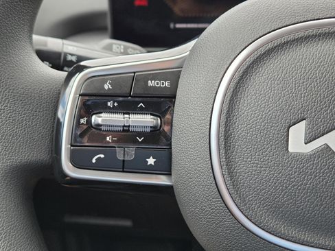New 2025 Kia Sorento LX image 22