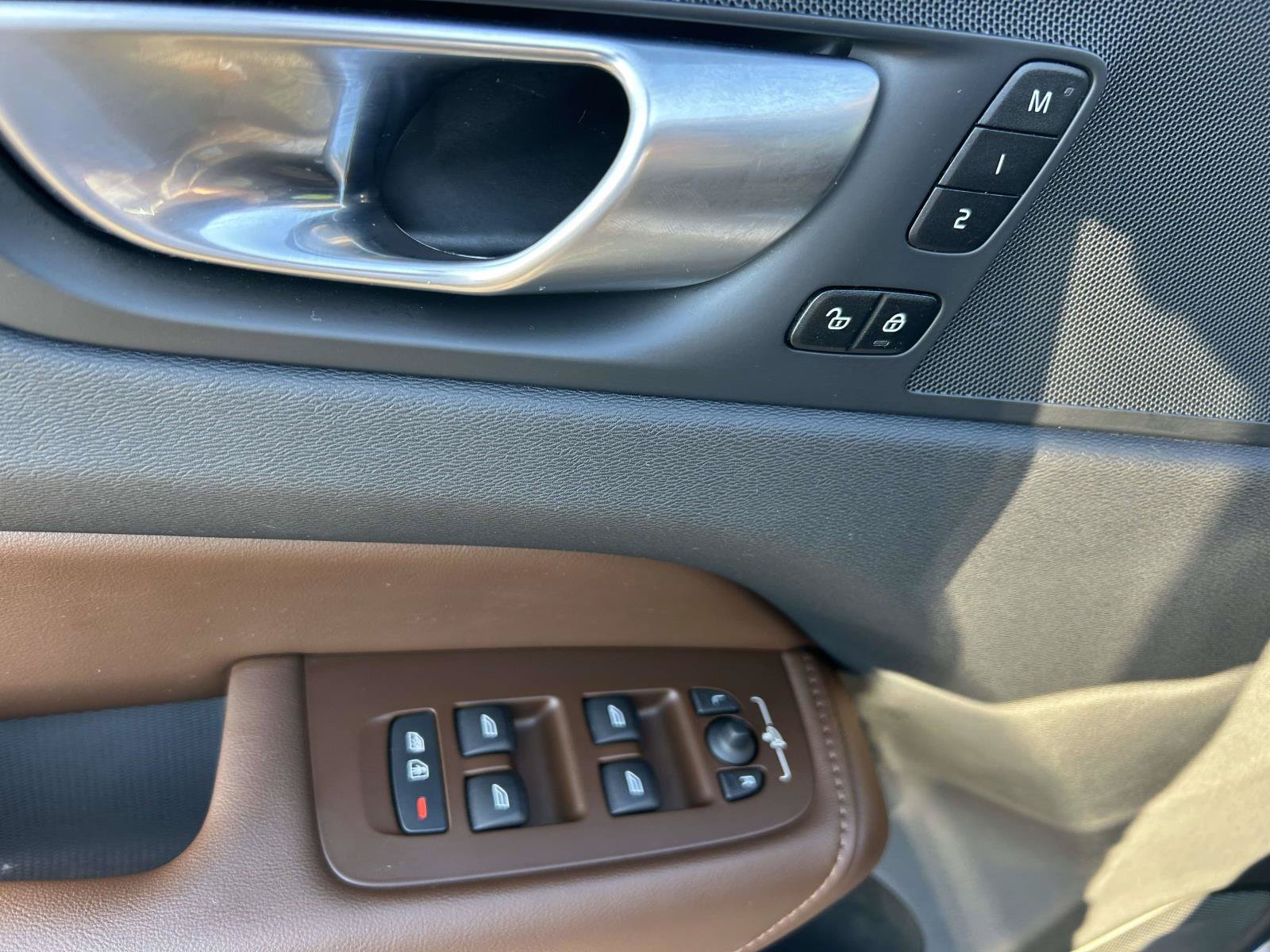 Certified 2024 Volvo XC60 B5 Plus AWD/4WD image 22