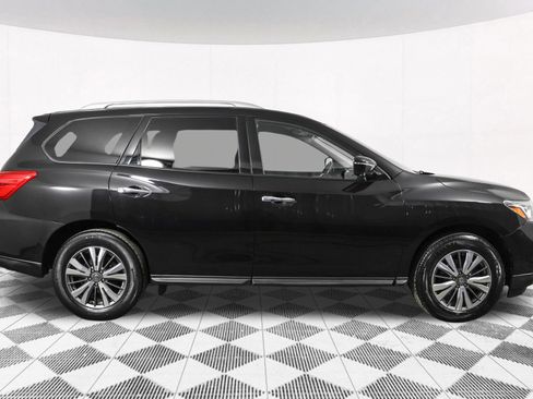 Used 2019 Nissan Pathfinder SL image 16