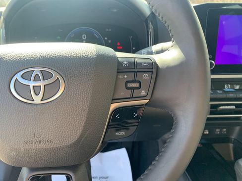 Used 2025 Toyota Camry LE w/ Convenience Package image 28